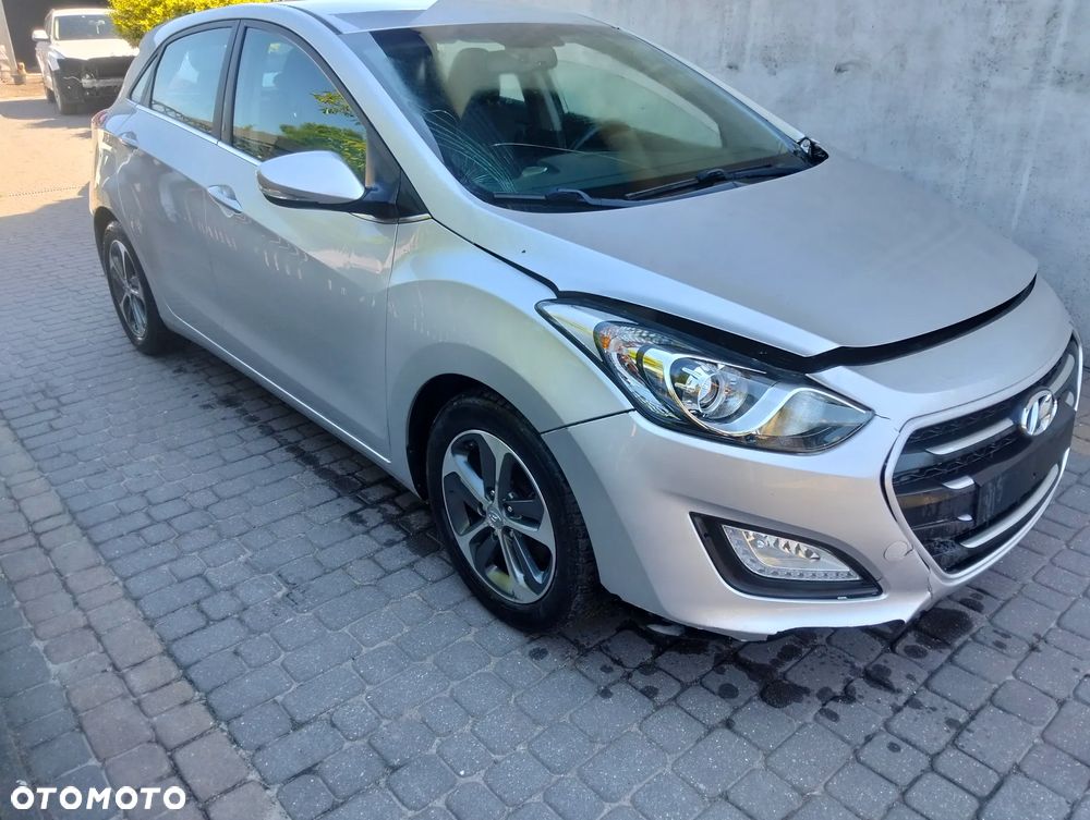 Hyundai i30 blue Kombi 1.6 CRDi YES Silver - 1