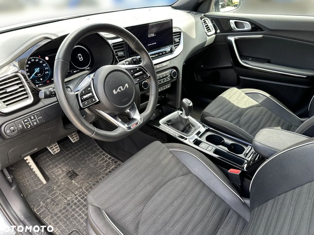 Kia ProCeed - 10
