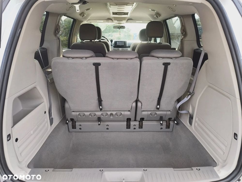 Volkswagen Routan - 23