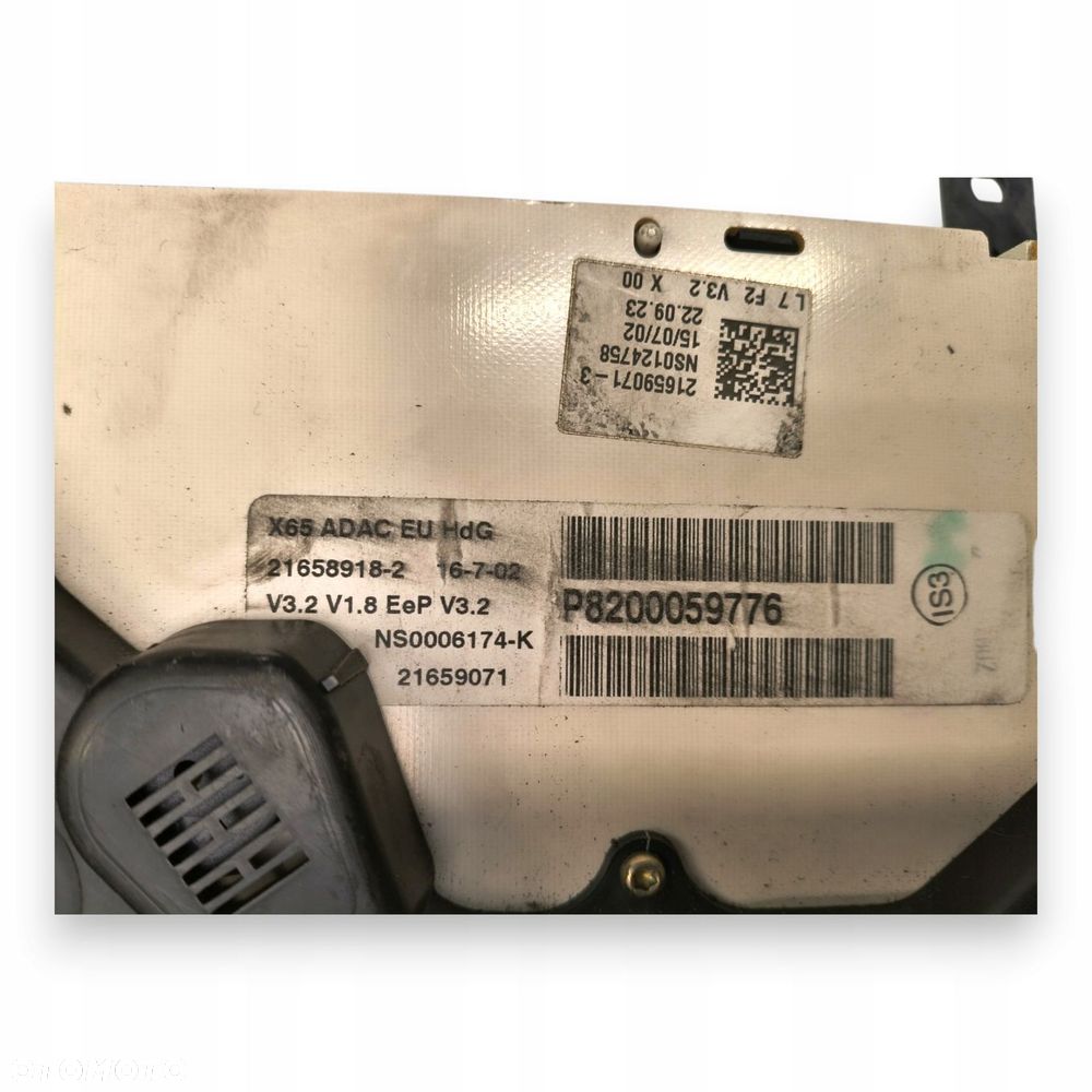 LICZNIK ZEGARY P8200059776 Renault Clio II 1.2 1.4 16V Benzyna 180 941km - 2
