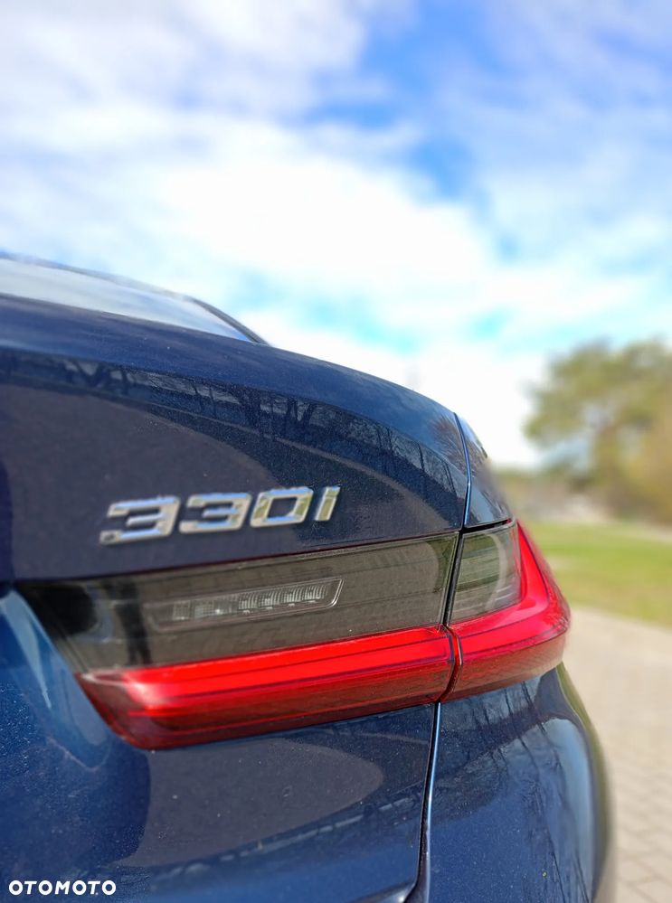 BMW Seria 3 330i xDrive - 6