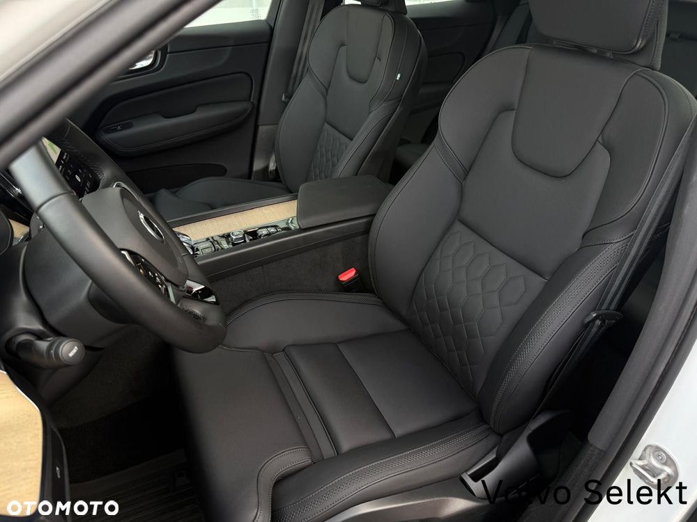 Volvo XC 60 B5 B AWD Plus Dark - 29
