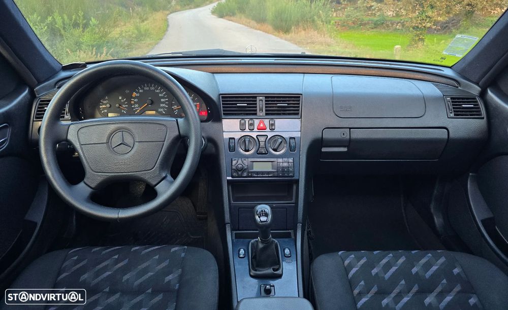 Mercedes-Benz C 250 - 10