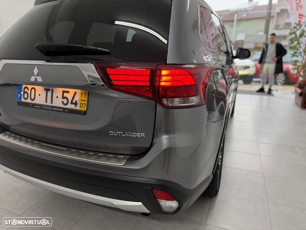 Mitsubishi Outlander 2.2 DI-D Instyle Navi Black Edition - 13