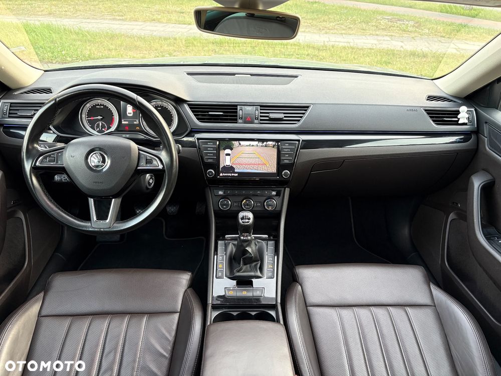 Skoda Superb 2.0 TDI Premium Edition - 14