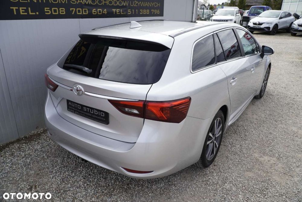 Toyota Avensis 2.0 D-4D Premium - 35
