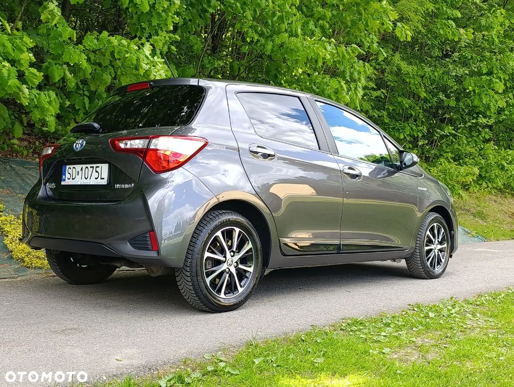 Toyota Yaris Hybrid 100 Premium - 34