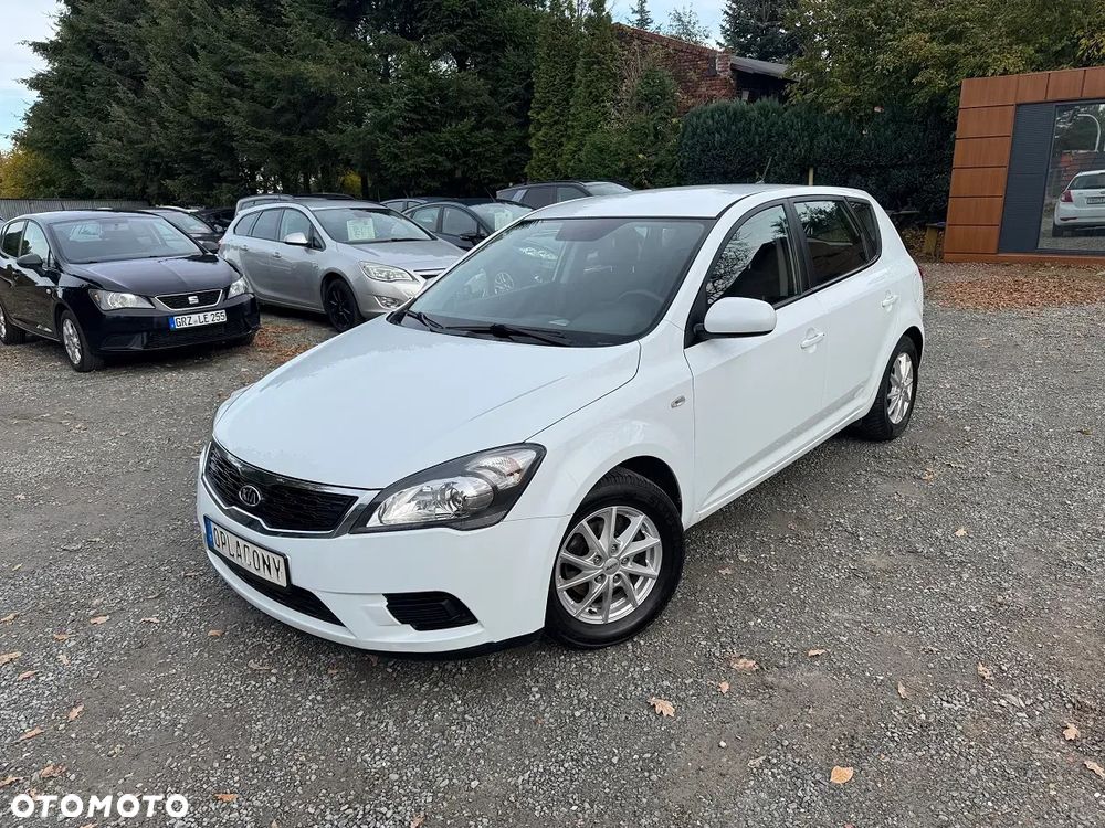 Kia Ceed 2012 photo 2