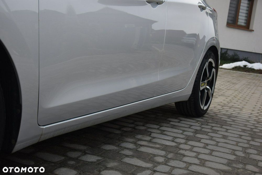 Hyundai i30 1.6 CRDi Fifa World Cup Edition - 15