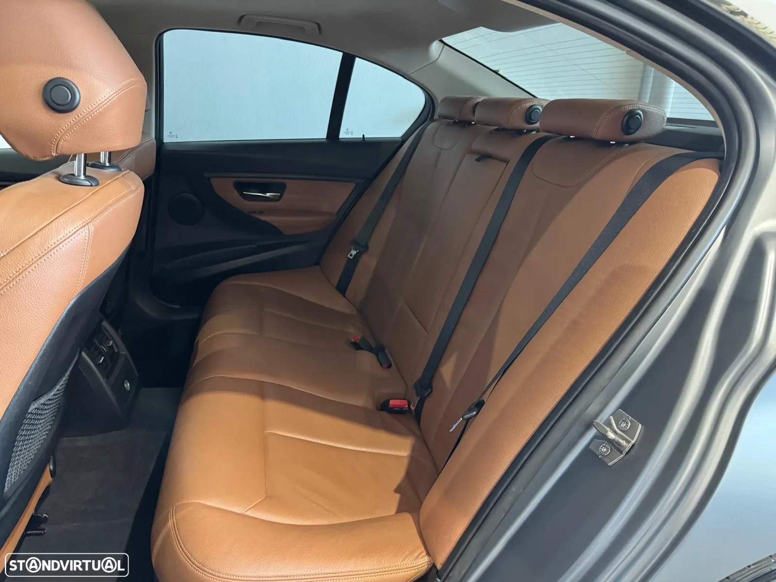 BMW 320 i Pack M - 21