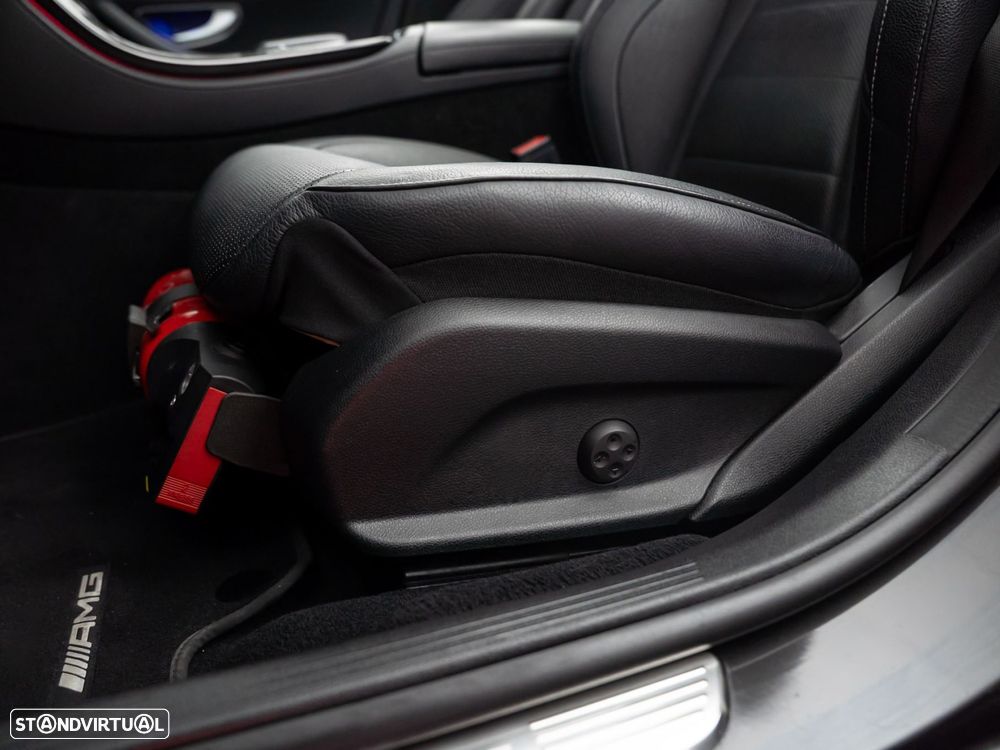 Mercedes-Benz E 300 de AMG Line - 21