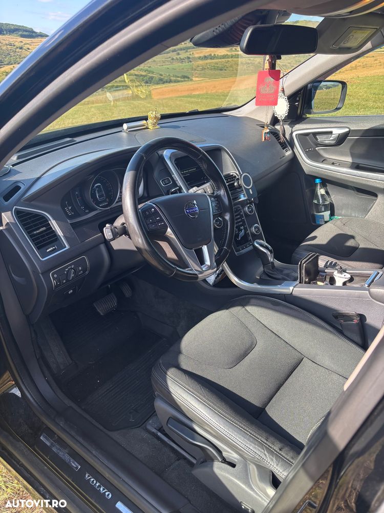 Volvo XC 60 D5 AWD Geartronic Kinetic - 28