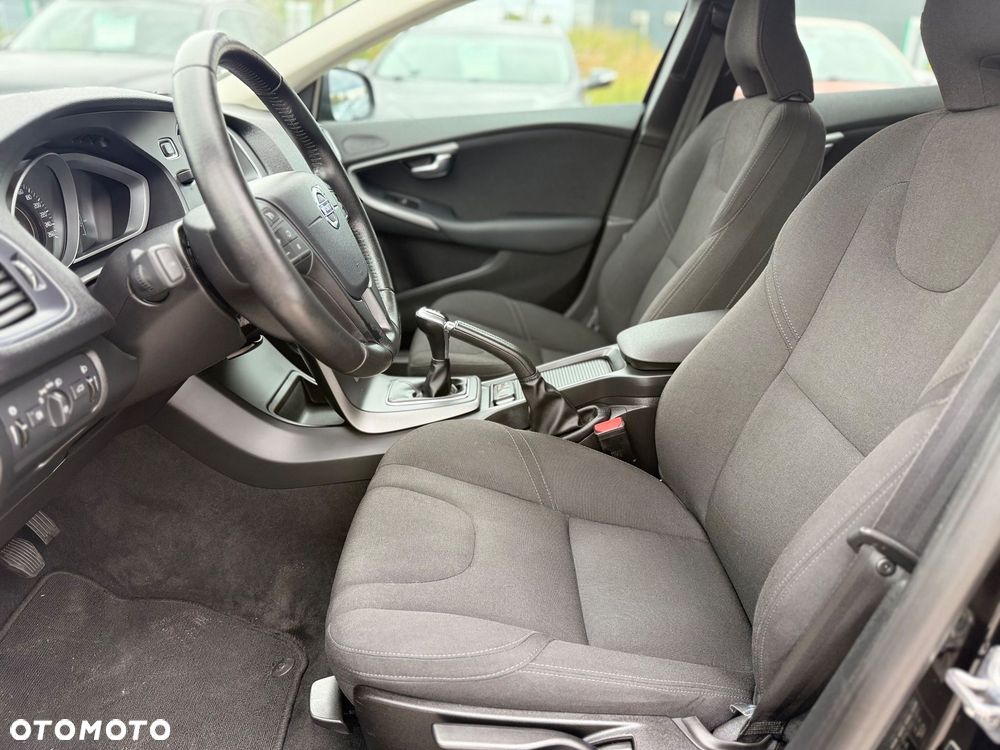 Volvo V40 - 24