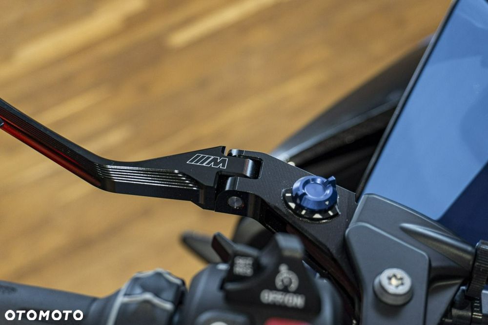 BMW XR - 16