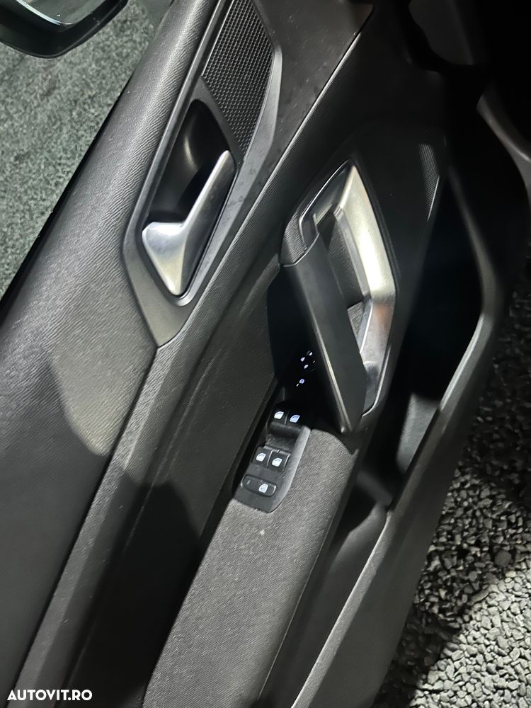 Peugeot 308 1.2 L PureTech Turbo Access - 9