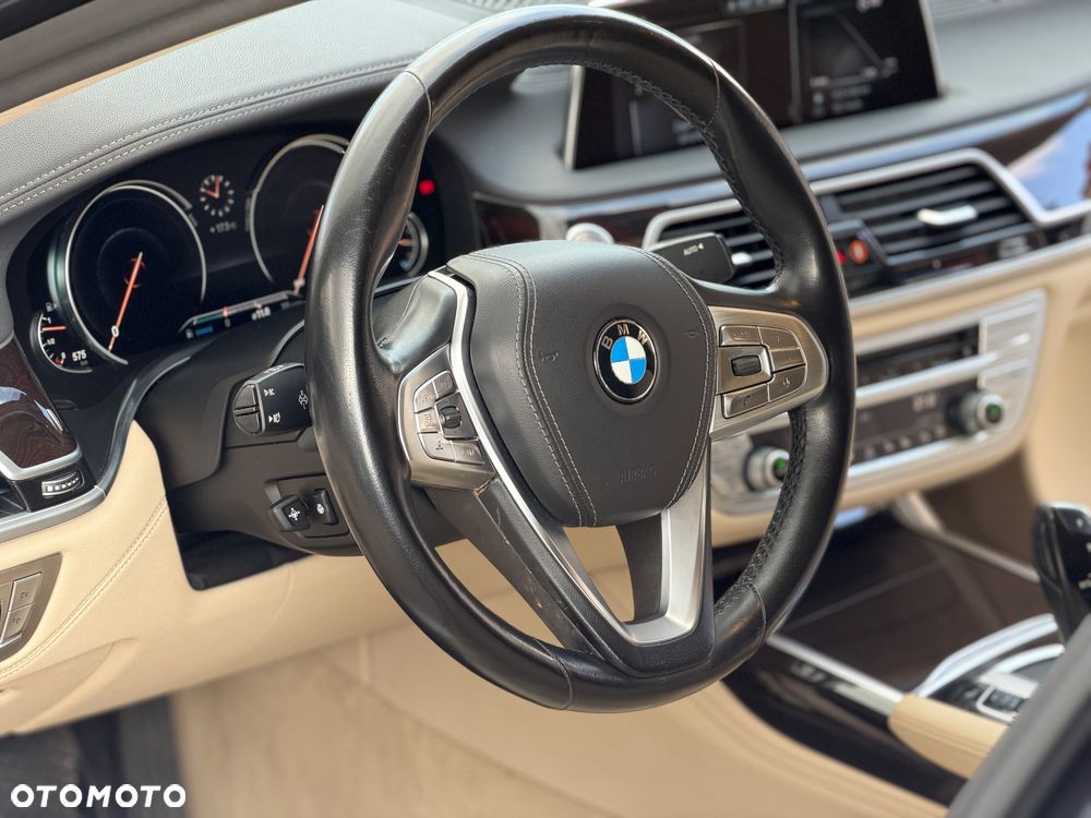 BMW Seria 7 750i xDrive - 18