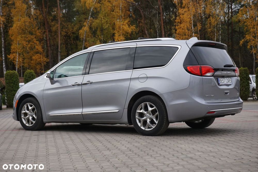 Chrysler Pacifica - 8