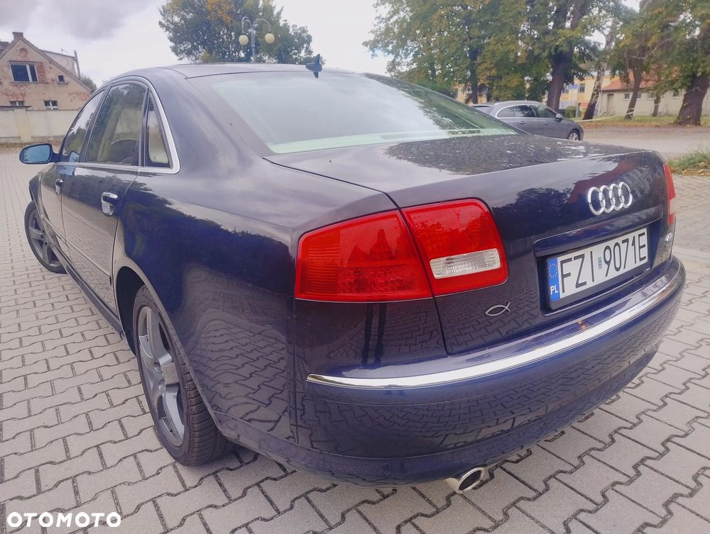 Audi A8 4.2 L Quattro - 5