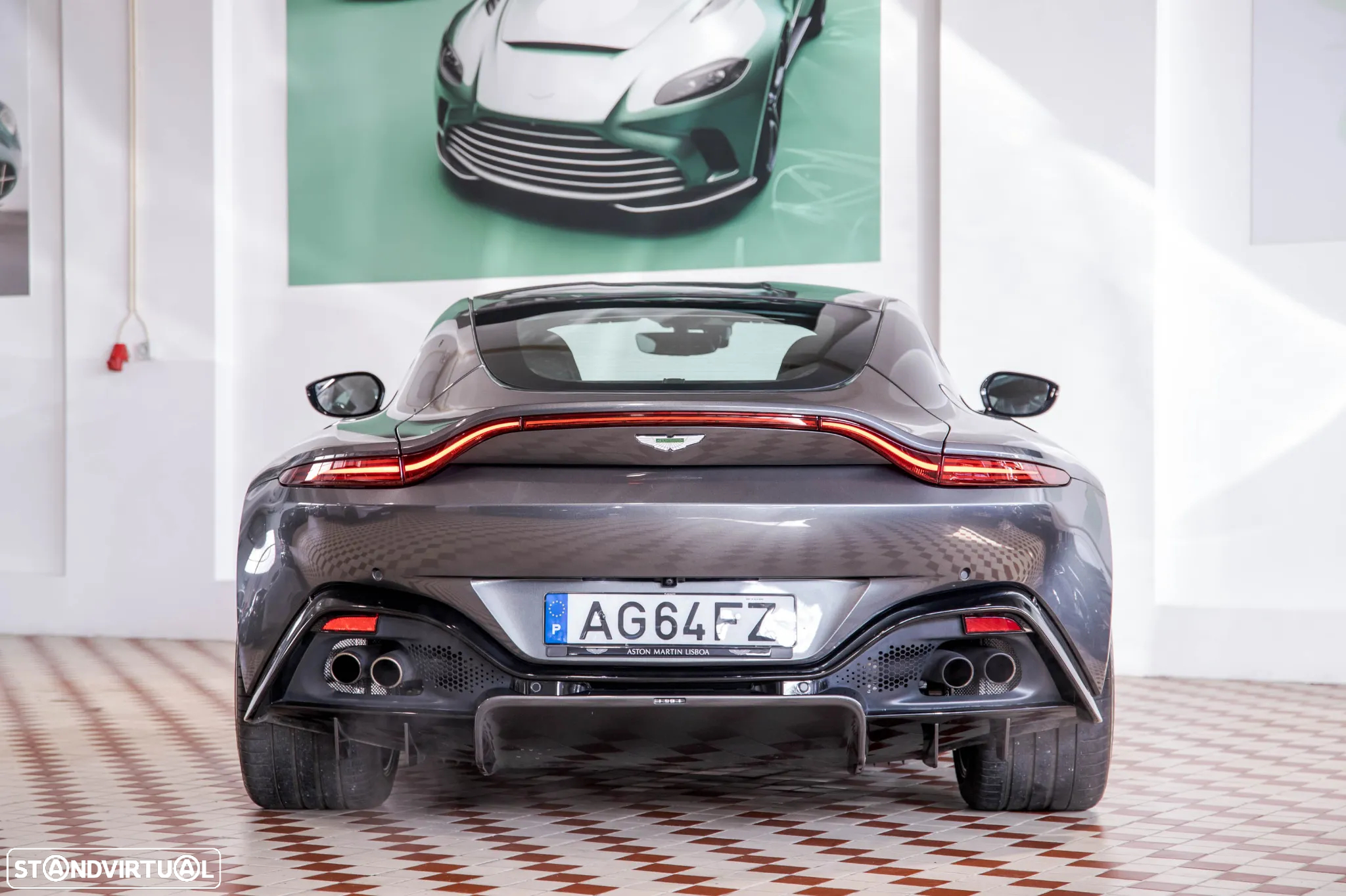 Aston Martin Vantage Coupe V8 - 4