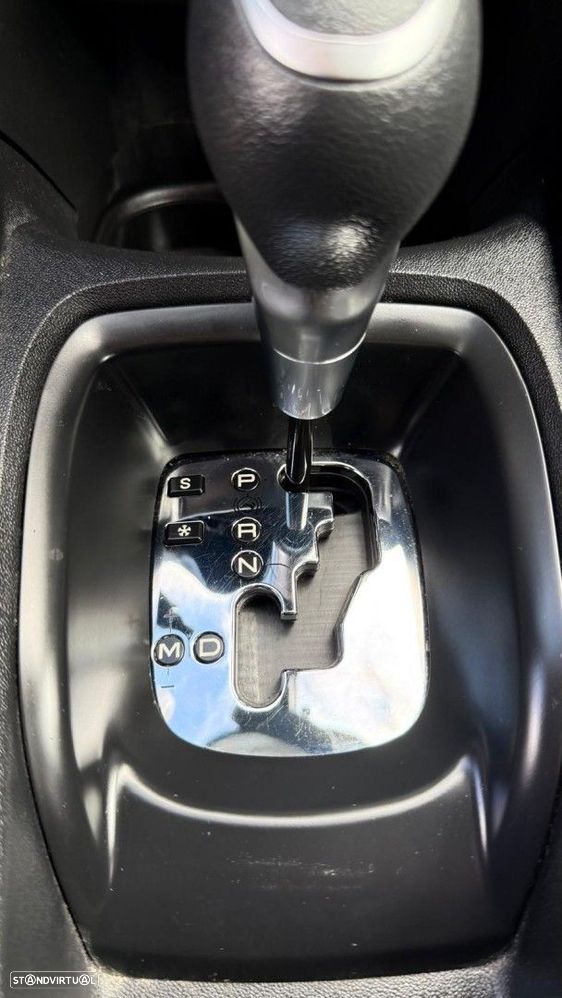 Peugeot 2008 1.2 PureTech Allure EAT6 - 29