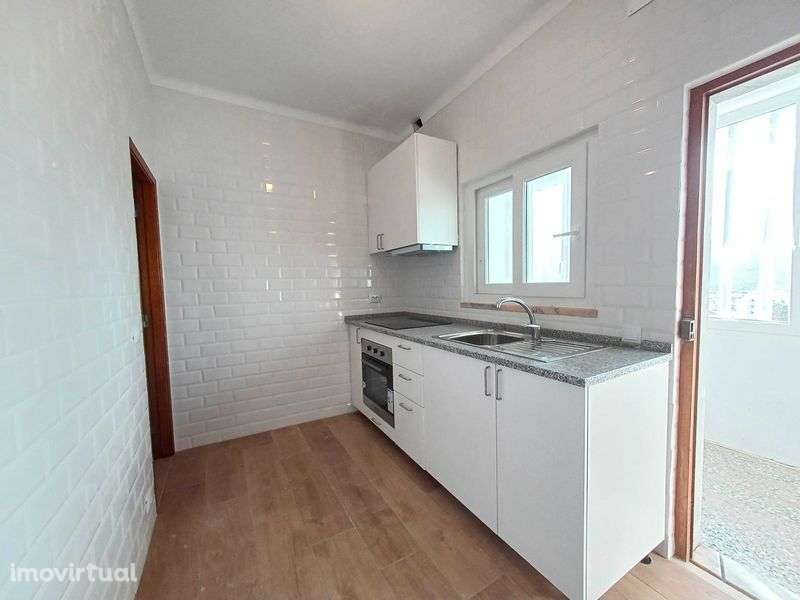 Apartamento T2 Renovado - Mira de Aire - Grande imagem: 2/11