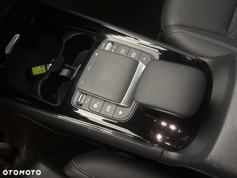 Mercedes-Benz GLB 200 7G-DCT - 16