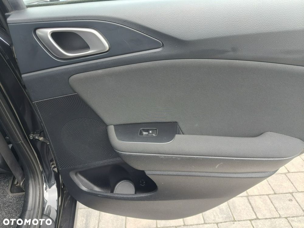 Kia Ceed - 27