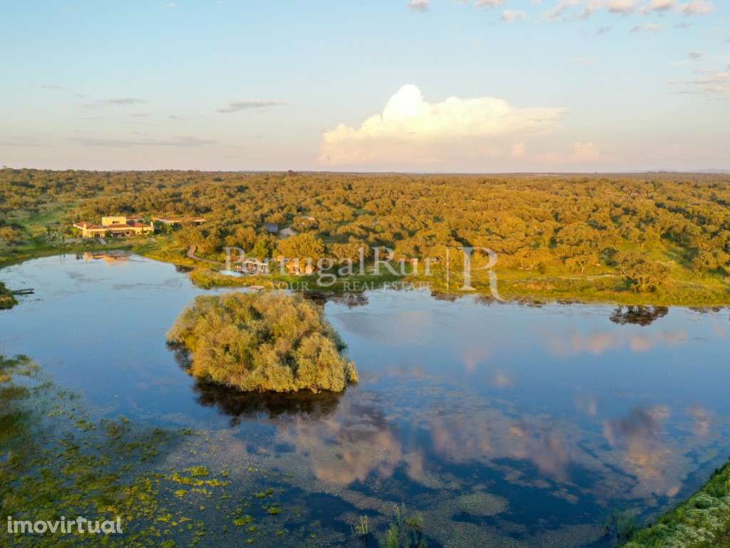 Herdade com 55 hectares, Boutique hotel e Lago privado - Grande imagem: 2/60