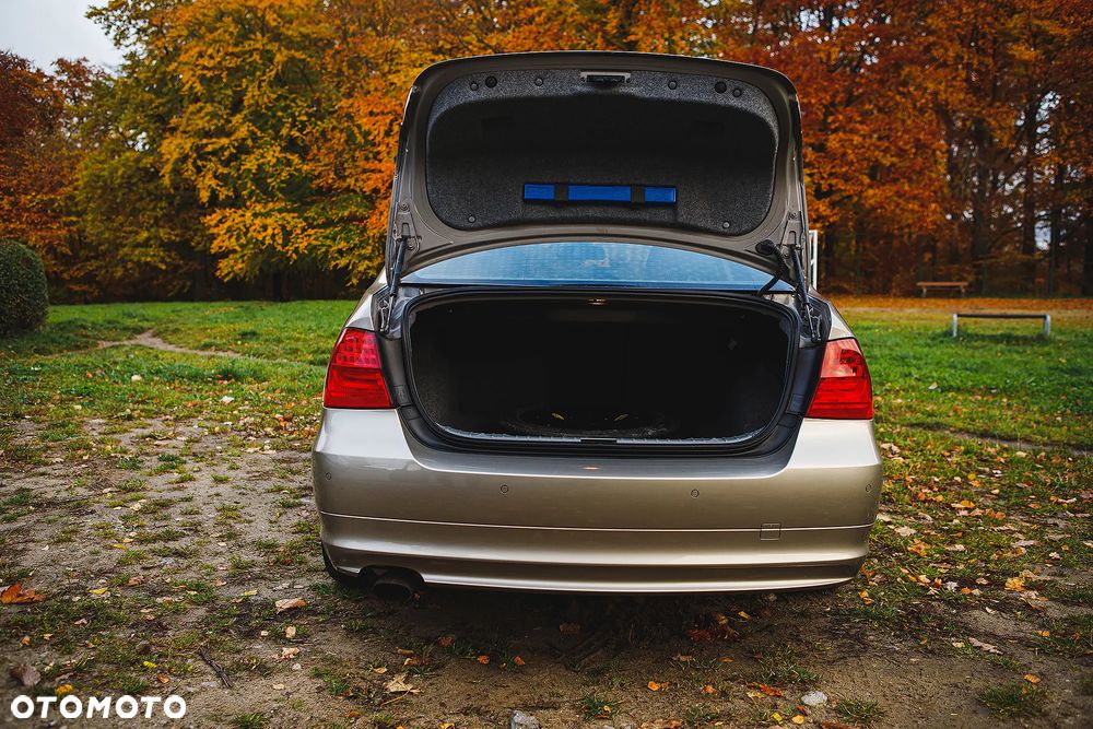 BMW Seria 3 318i - 29