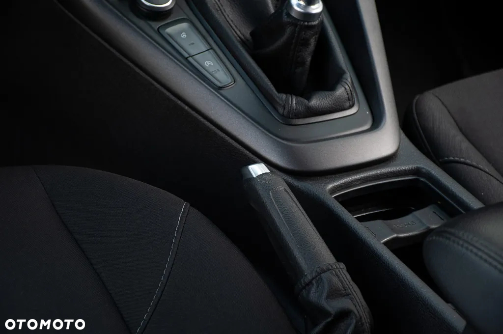 Ford Focus 1.5 EcoBlue Start-Stopp-System TITANIUM - 36