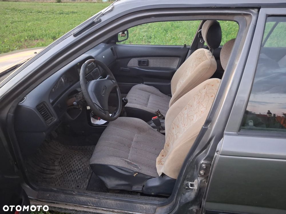 Toyota Corolla 1.3 XL - 8