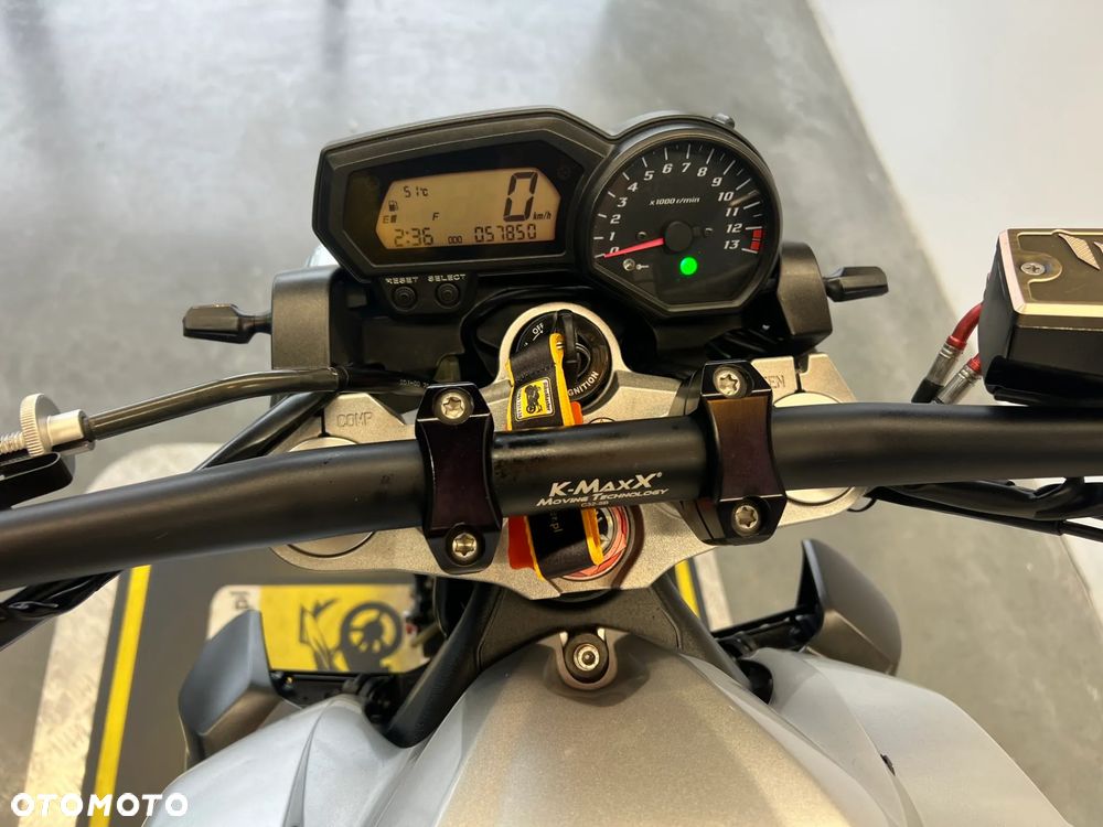 Yamaha FZ - 32
