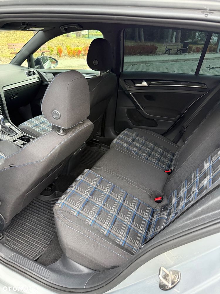 Volkswagen Golf - 14