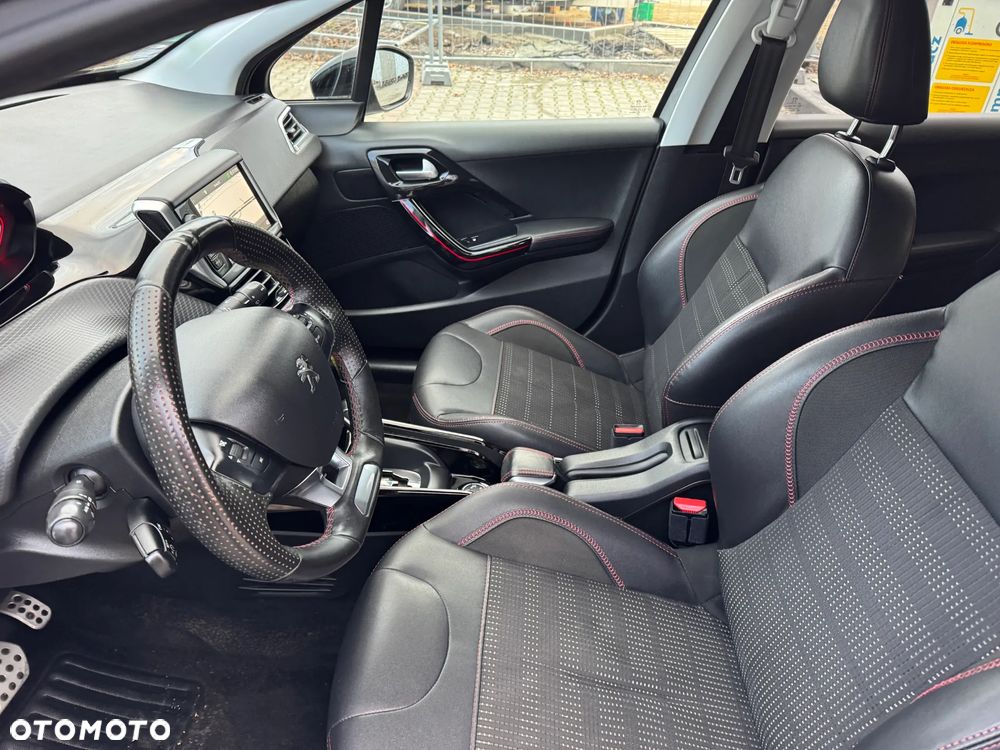 Peugeot 2008 1.2 Pure Tech GPF Allure S&S EAT6 - 13