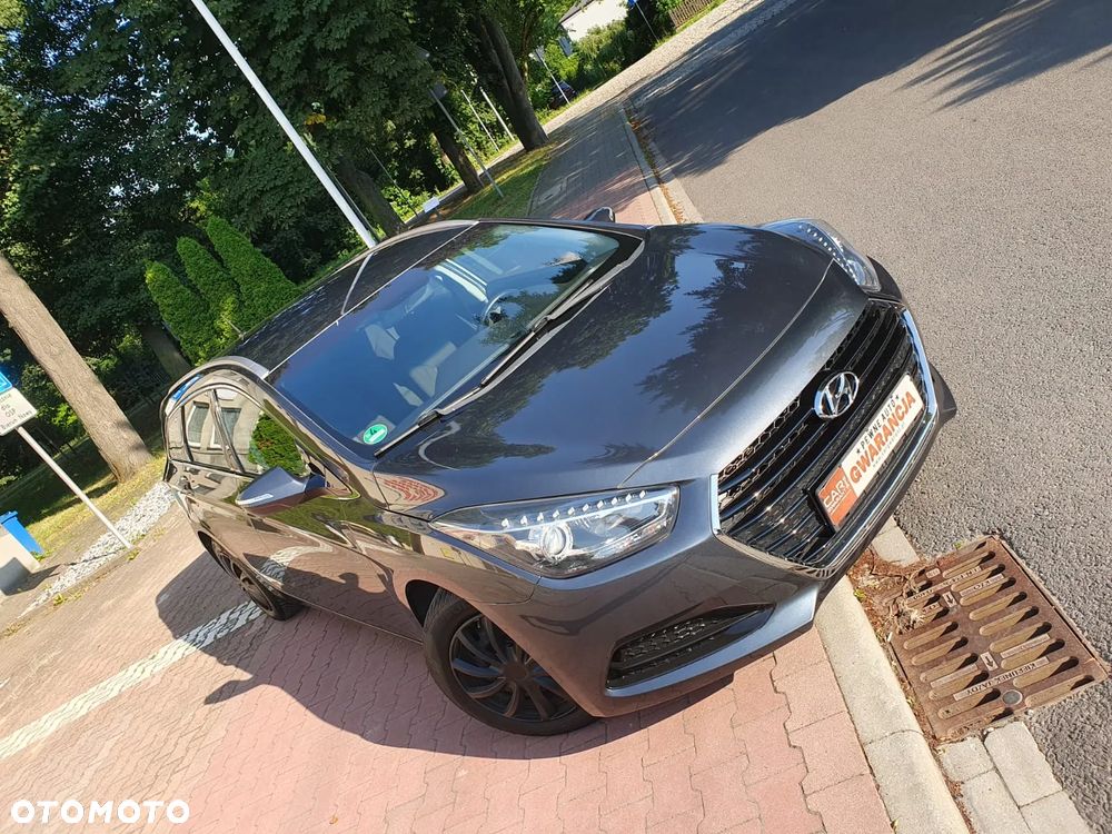Hyundai i40 Kombi blue 1.6 Trend - 1