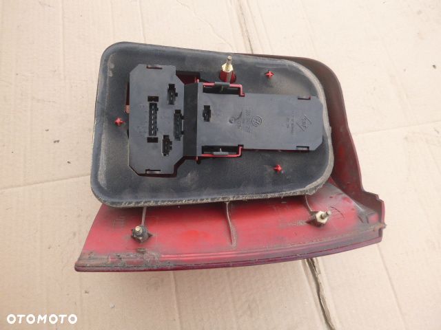 LAMPA LEWY TYŁ LEWA TYLNA VOLKSWAGEN PASSAT B5 KOMBI 96-00 - 8