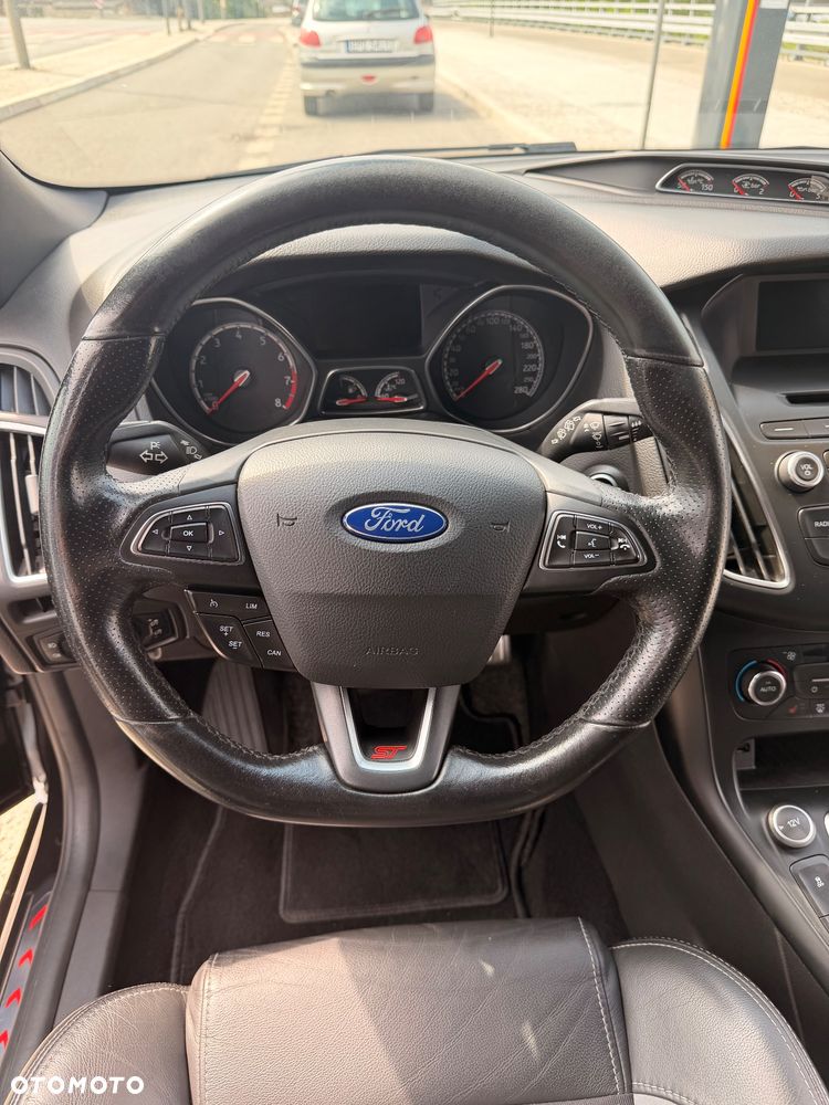 Ford Focus ST - 8
