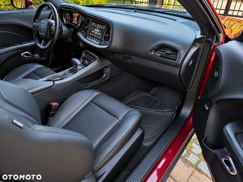 Dodge Challenger - 9