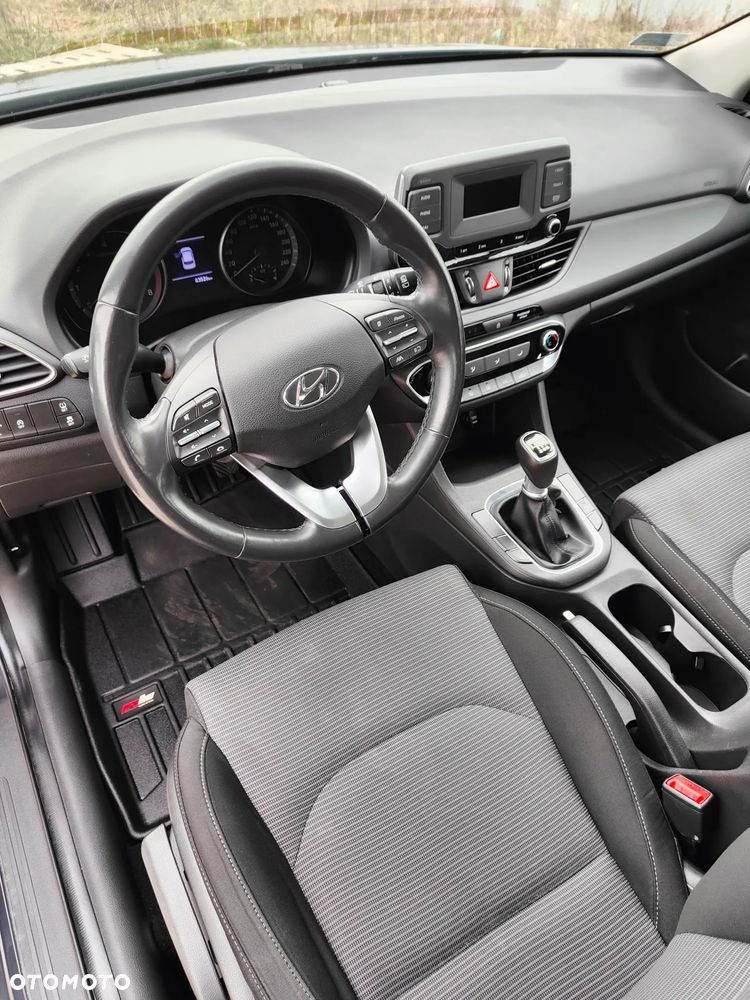 Hyundai i30 1.5 DPI Classic + - 14