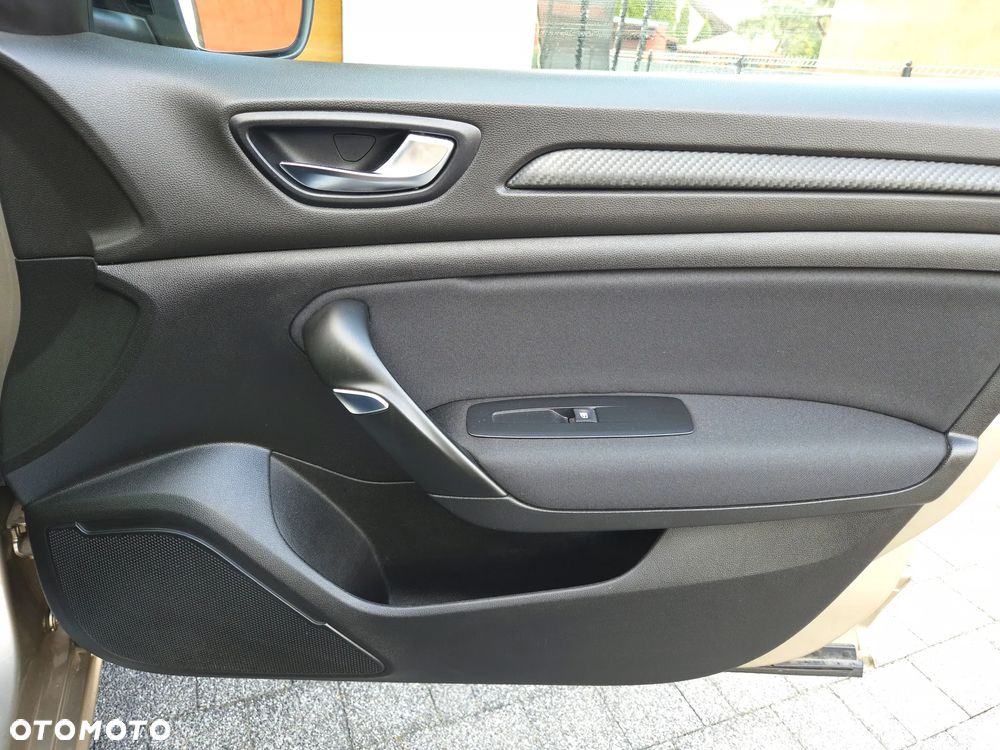 Renault Megane ENERGY TCe 140 EDC LIMITED - 32