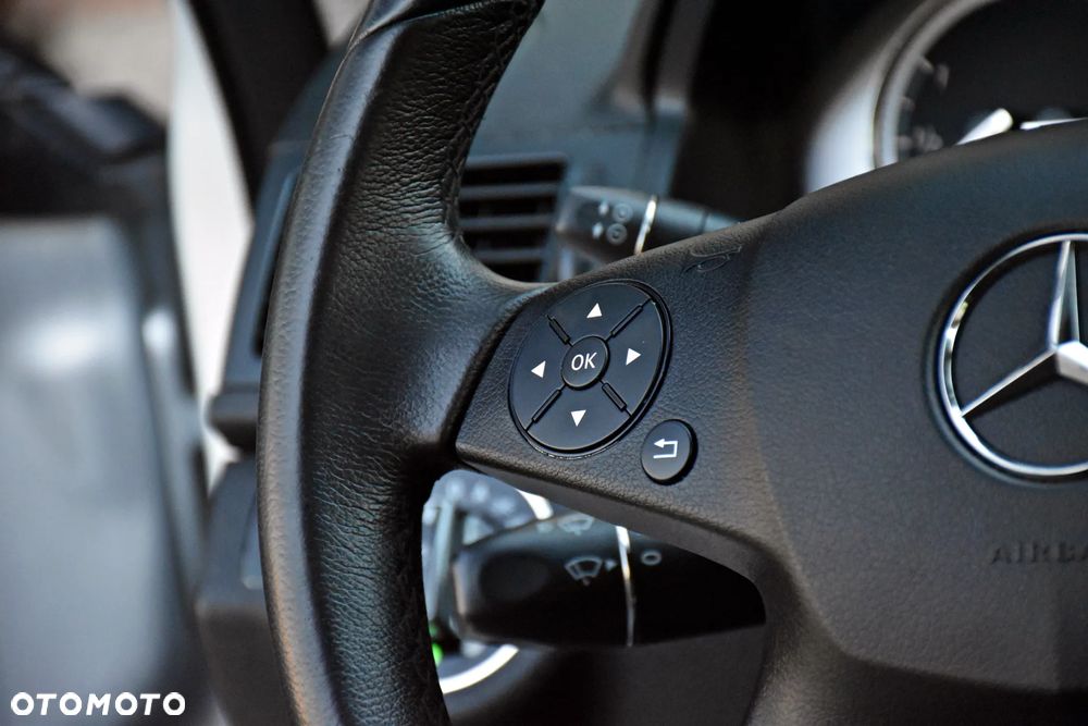 Mercedes-Benz Klasa C 200 7G-TRONIC Avantgarde Edition - 32