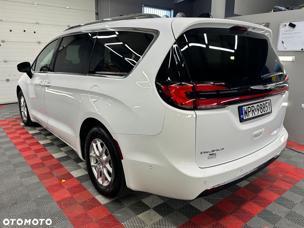 Chrysler Pacifica - 12
