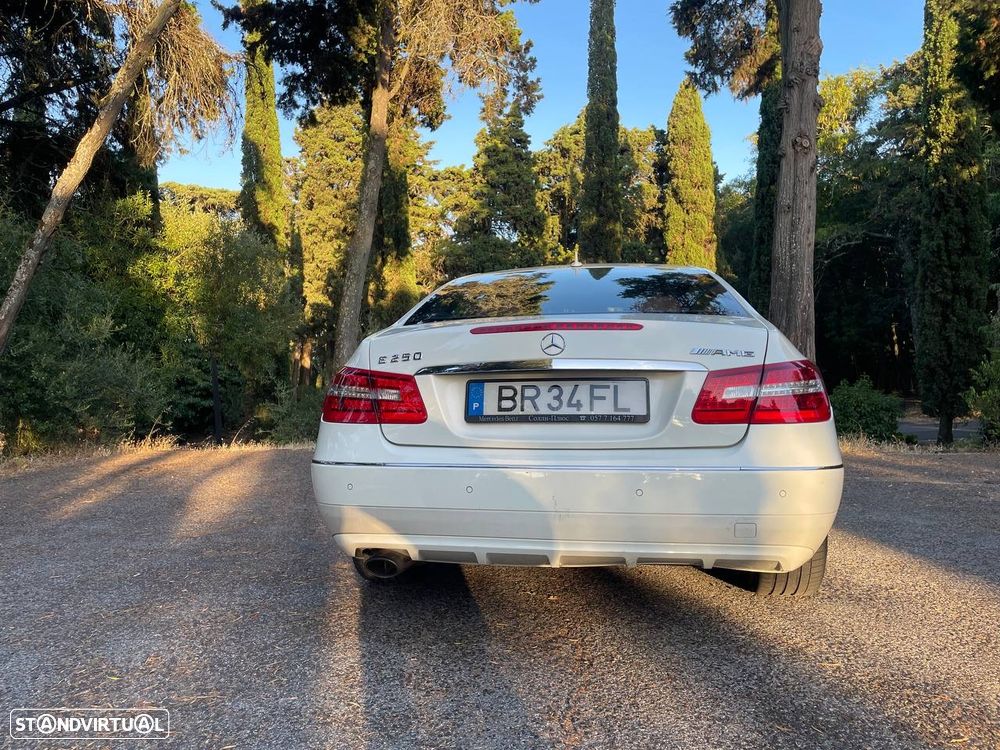 Mercedes-Benz E 250 CGI BlueEFFICIENCY Auto Elegance - 12