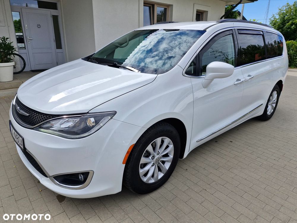Chrysler Pacifica - 1