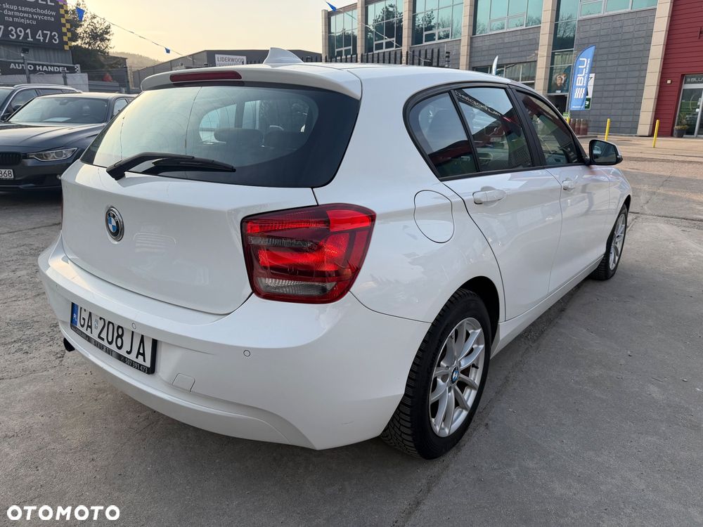 BMW Seria 1 114i - 4