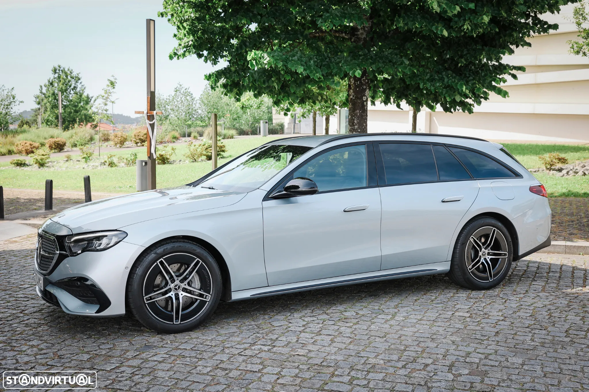 Mercedes-Benz E 300 e AMG Line - 2