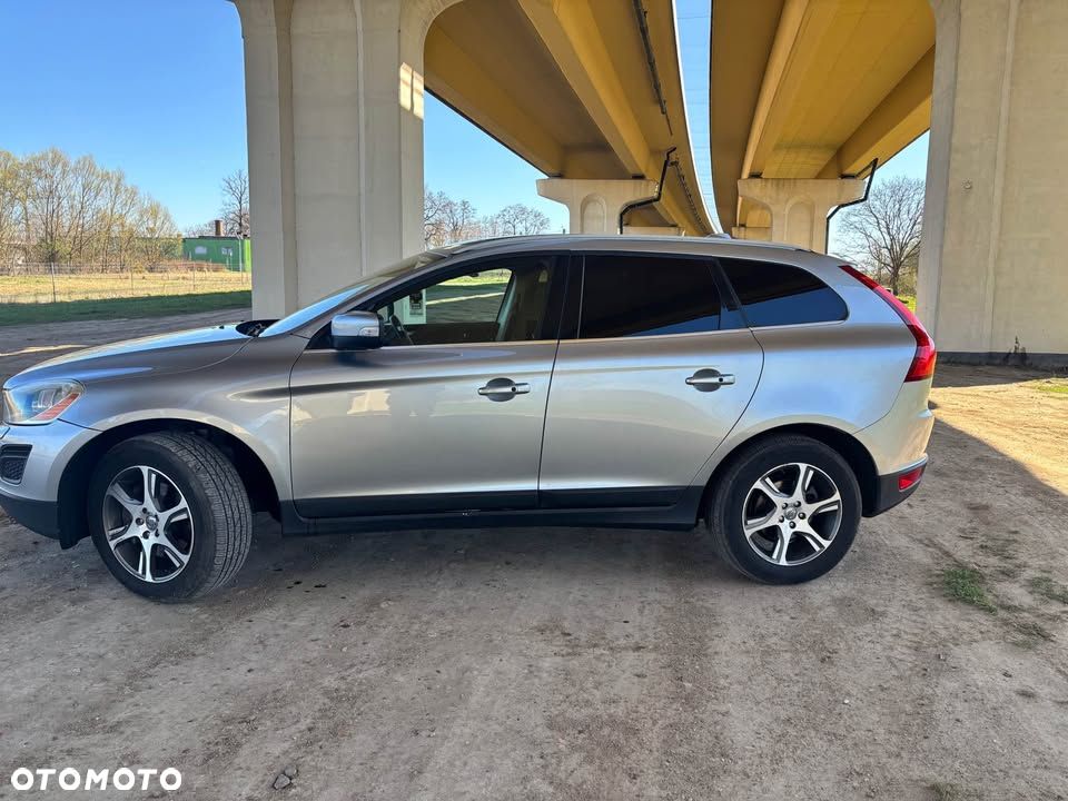 Volvo XC 60 T6 AWD Momentum - 4