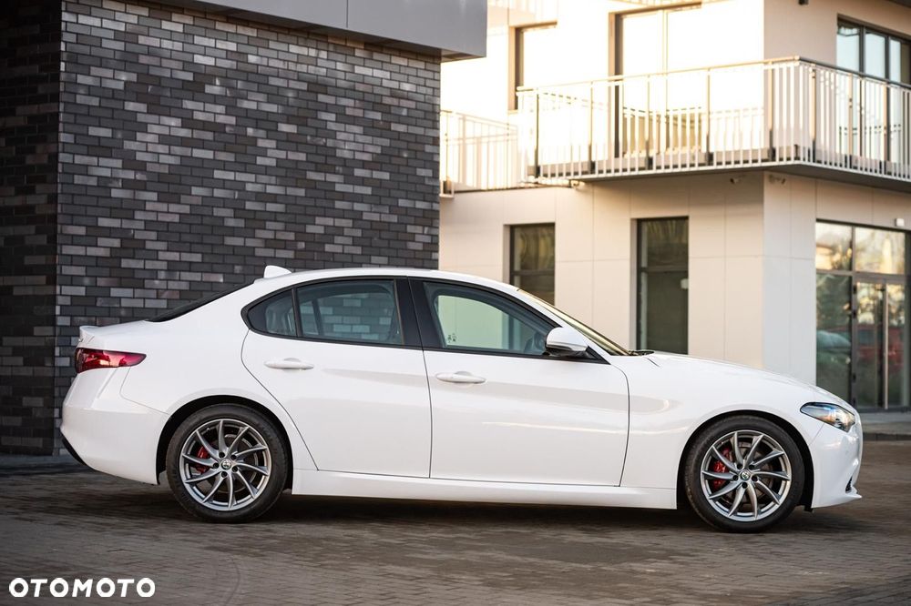 Alfa Romeo Giulia 2.2 - 5