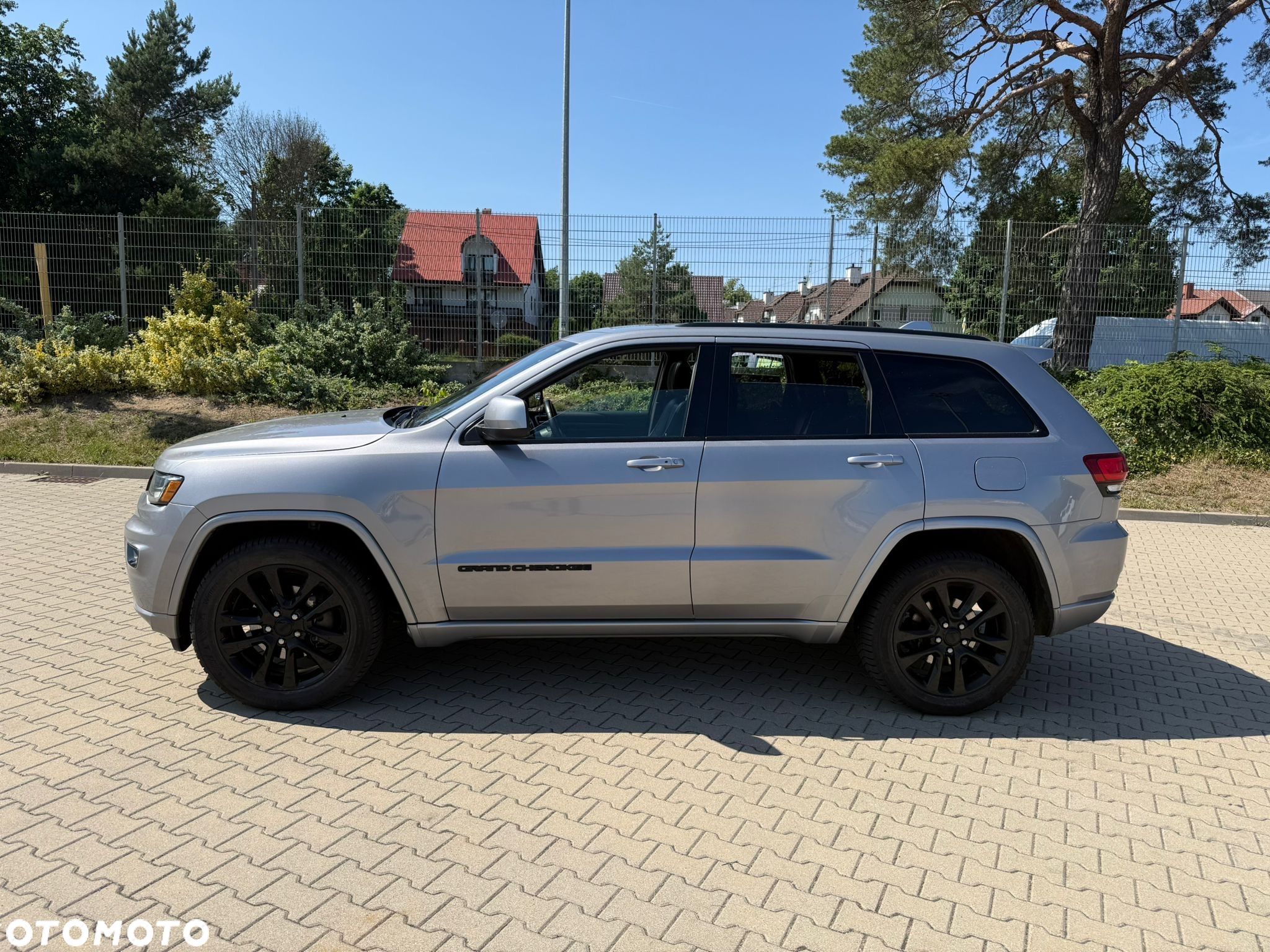 Jeep Grand Cherokee - 1