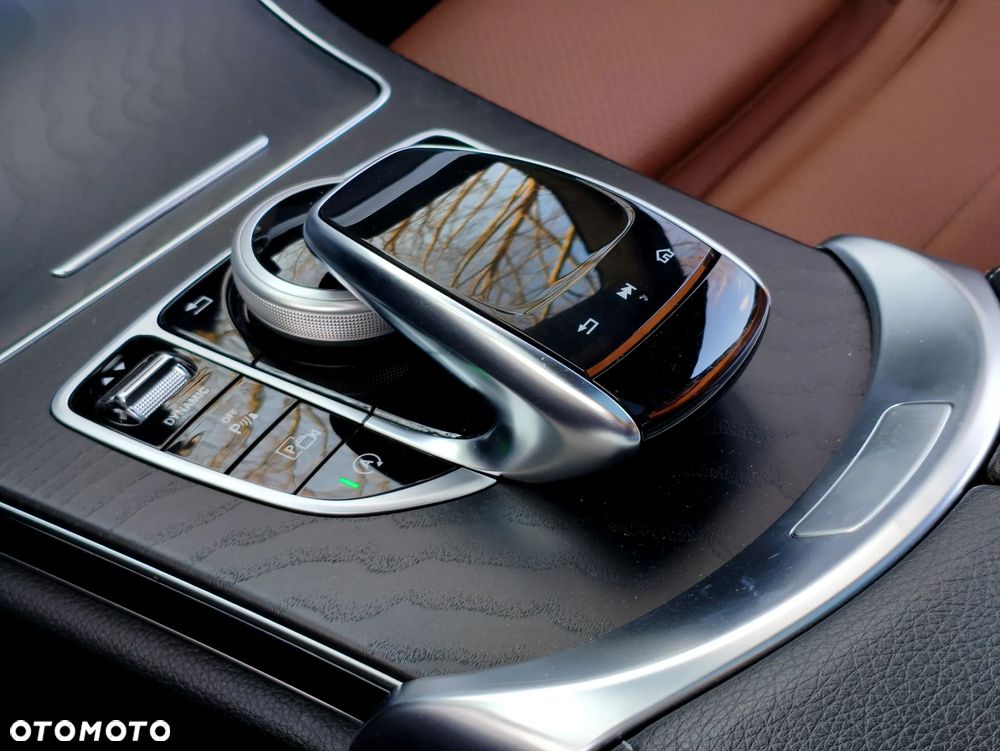 Mercedes-Benz Klasa C 300 d 9G-TRONIC AMG Line - 18